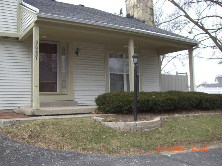 2057 Foxknoll Dr, Dayton, OH 45458 photo 1