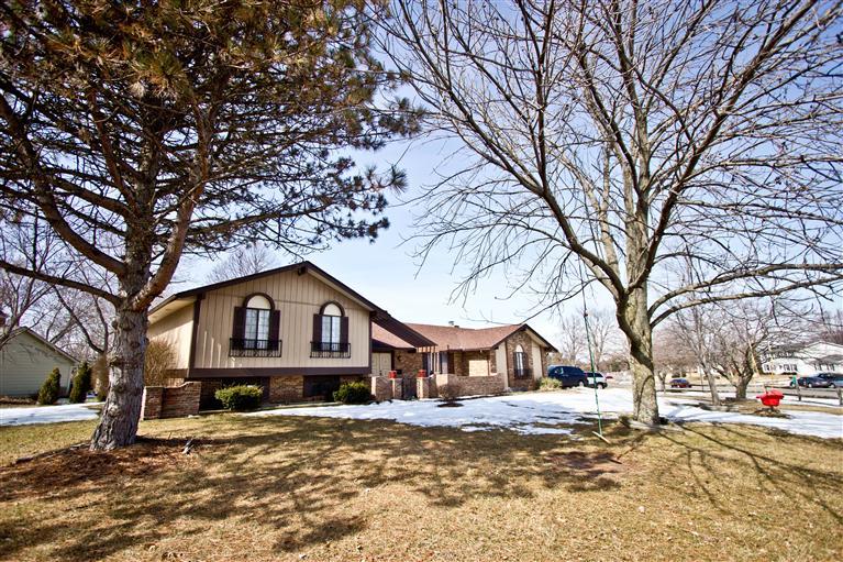 8915 Paragon Rd, Dayton, OH 45458 photo 1
