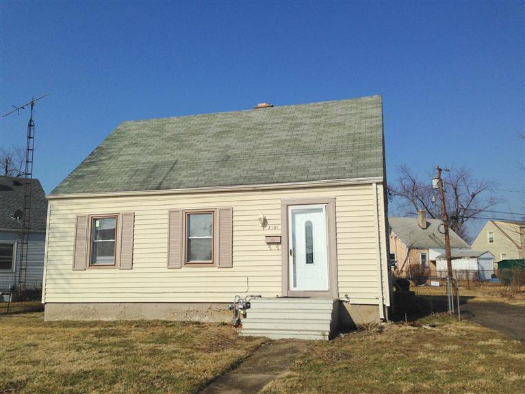 2151 E Bataan Dr, Dayton, OH 45420 photo 1