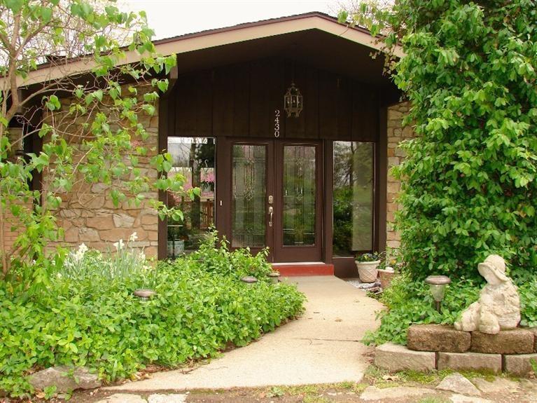 2430 Sylvester Dr, Dayton, OH 45409 photo 1