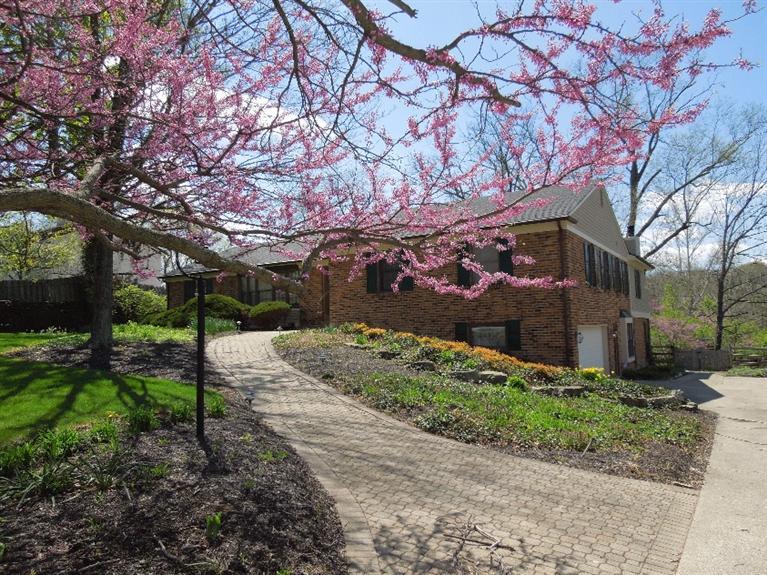 524 Grants Trl, Dayton, OH 45459 photo 1