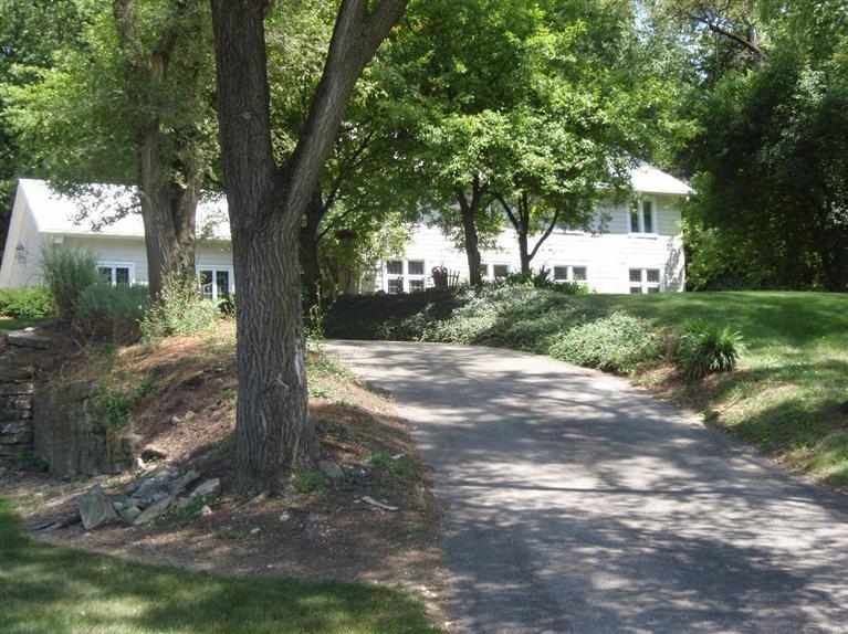 4380 Stonehenge Ln, Dayton, OH 45429 photo 1