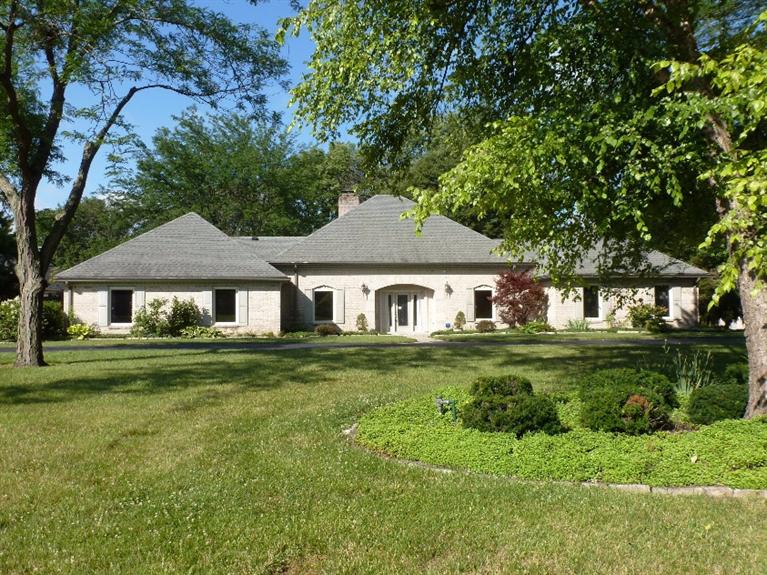 1492 Lindenhurst Dr, Dayton, OH 45459 photo 1