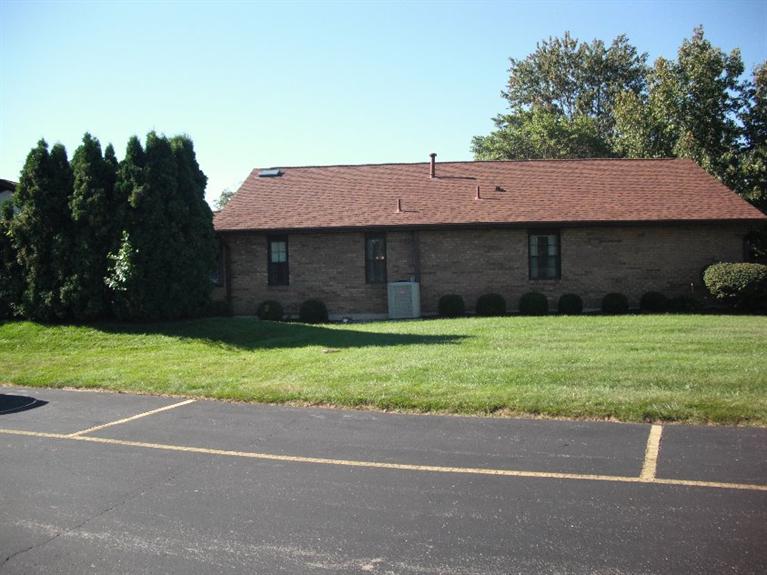 820 Pine Needles Dr, Dayton, OH 45458 photo 1