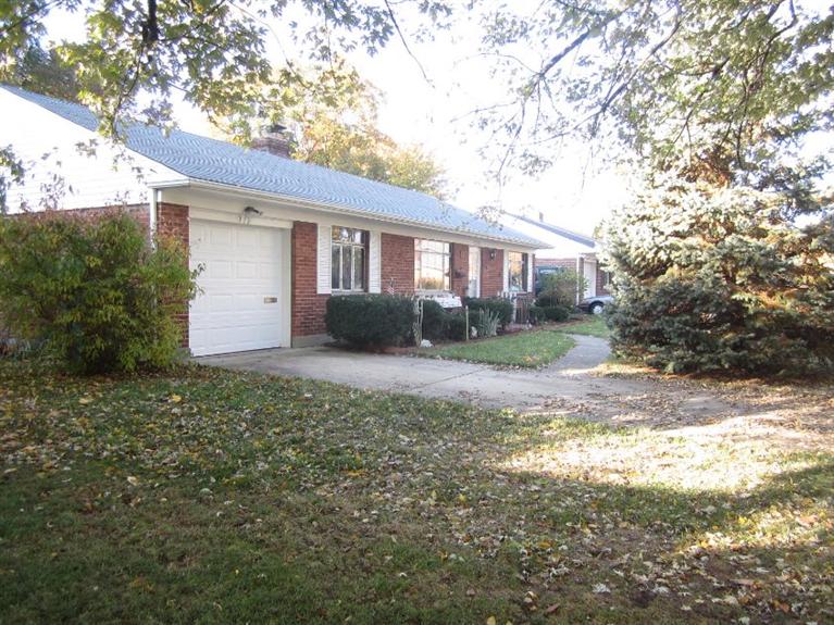 916 Fairacres Dr, Dayton, OH 45429 photo 1