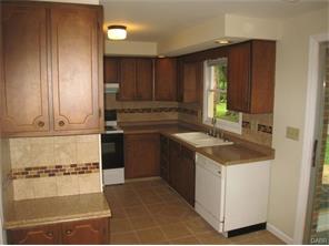1203 Apache Trl, Jamestown Vlg, OH 45335 photo 8