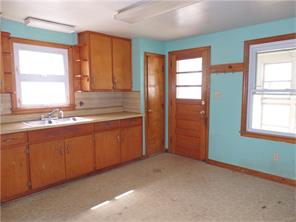 365 N Isabella St, Springfield, OH 45504 photo 5