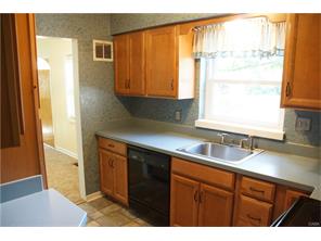 716 Talbott Dr, Dayton, OH 45429 photo 3
