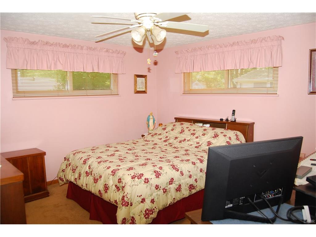 825 E Stroop Rd, Dayton, OH 45429 photo 9
