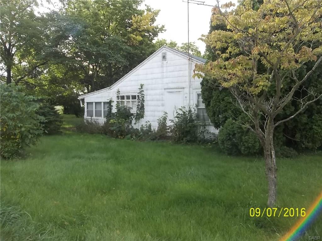 1662 W Sparrow Rd, Springfield, OH 45502 photo 2