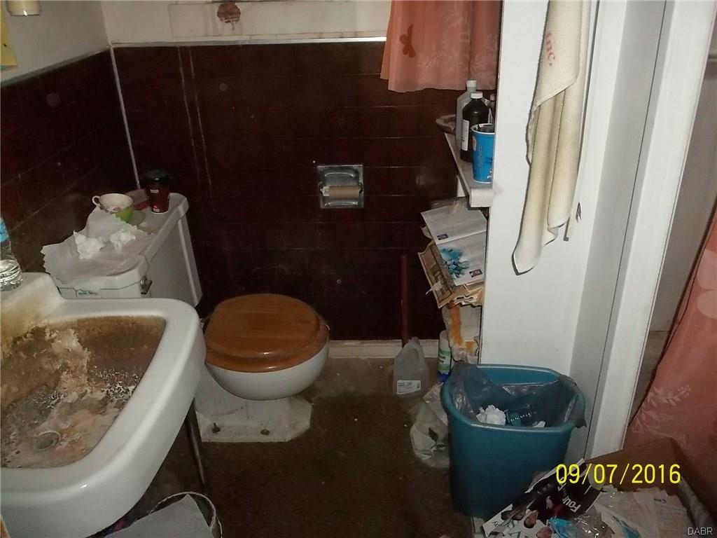 1662 W Sparrow Rd, Springfield, OH 45502 photo 8