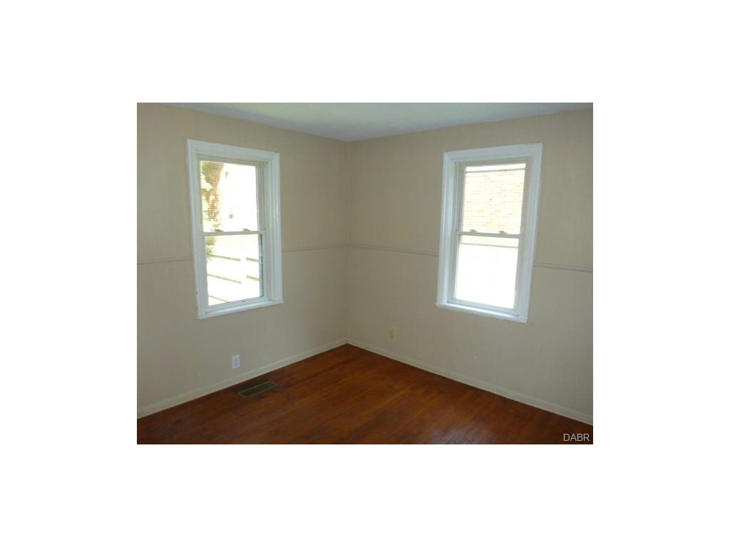 12 E Maple St, Bellbrook, OH 45305 photo 5