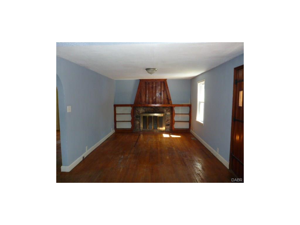 12 E Maple St, Bellbrook, OH 45305 photo 2
