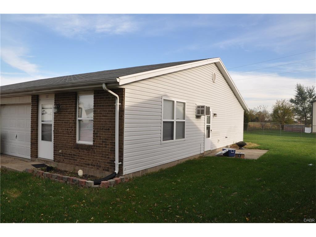 132-134 Regency Ct, Covington, OH 45318 photo 4