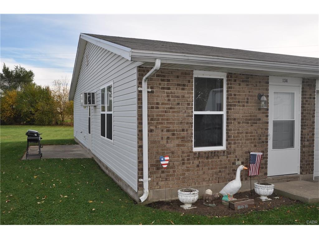 132-134 Regency Ct, Covington, OH 45318 photo 3