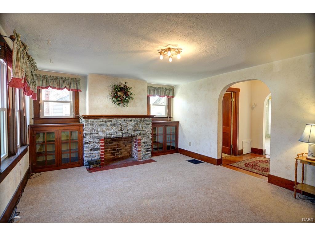 23 E Maple St, Bellbrook, OH 45305 photo 2