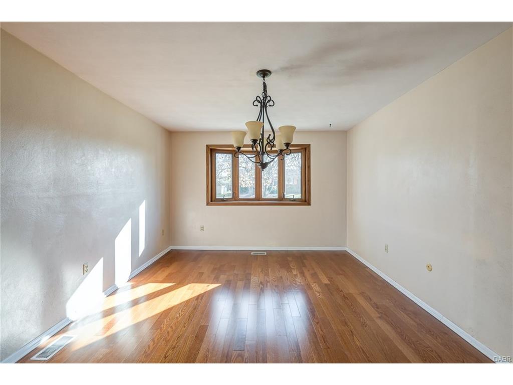 4335 Joy Dr, Enon Vlg, OH 45323 photo 6