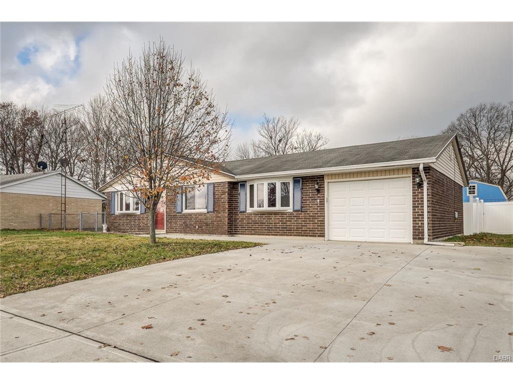 4335 Joy Dr, Enon Vlg, OH 45323 photo 2