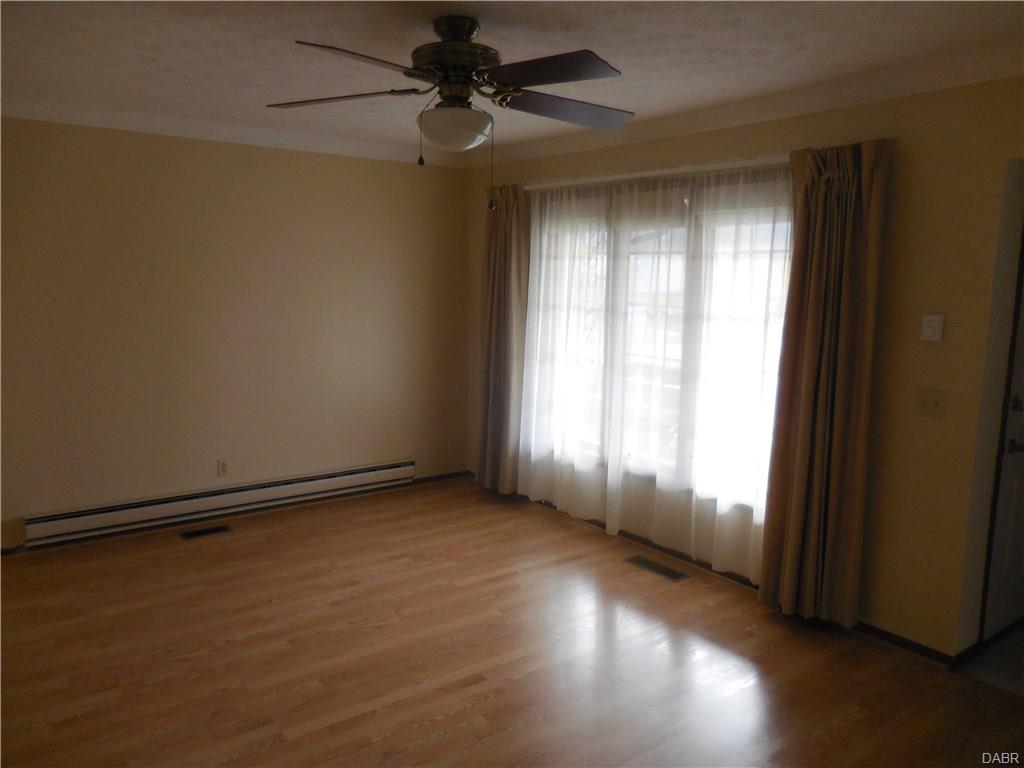 2106 Manhattan Blvd, Springfield, OH 45504 photo 3