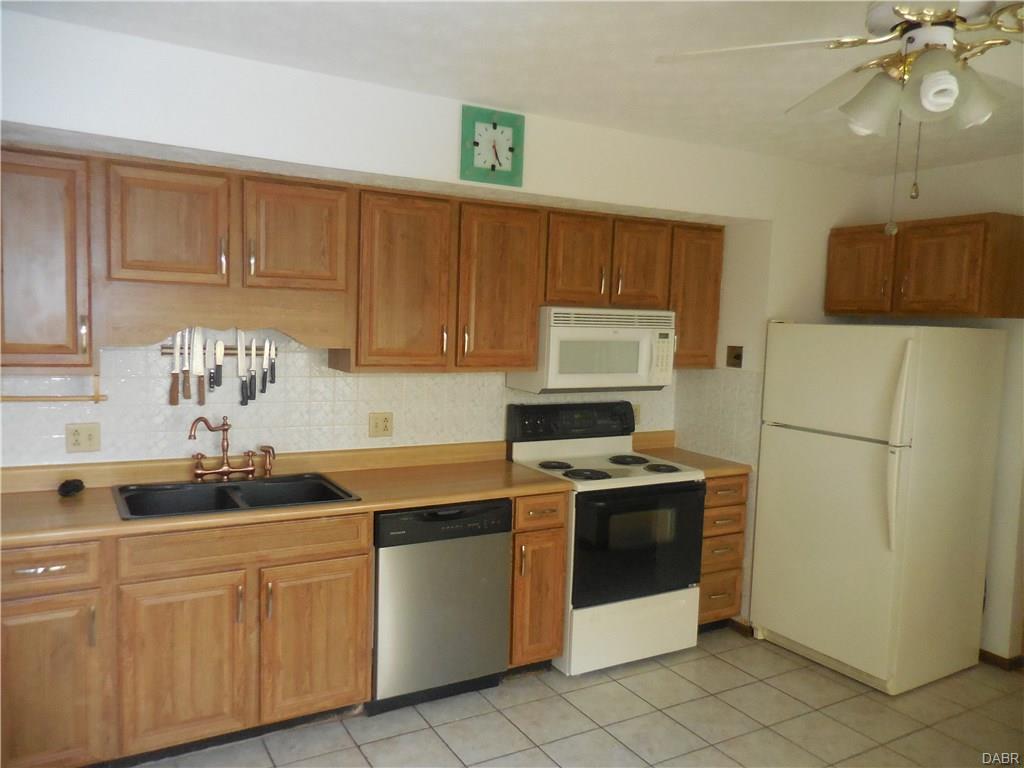 2106 Manhattan Blvd, Springfield, OH 45504 photo 4
