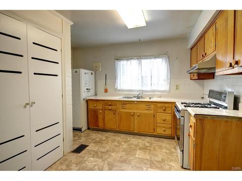 912 E Stroop Rd, Dayton, OH 45429 photo 12