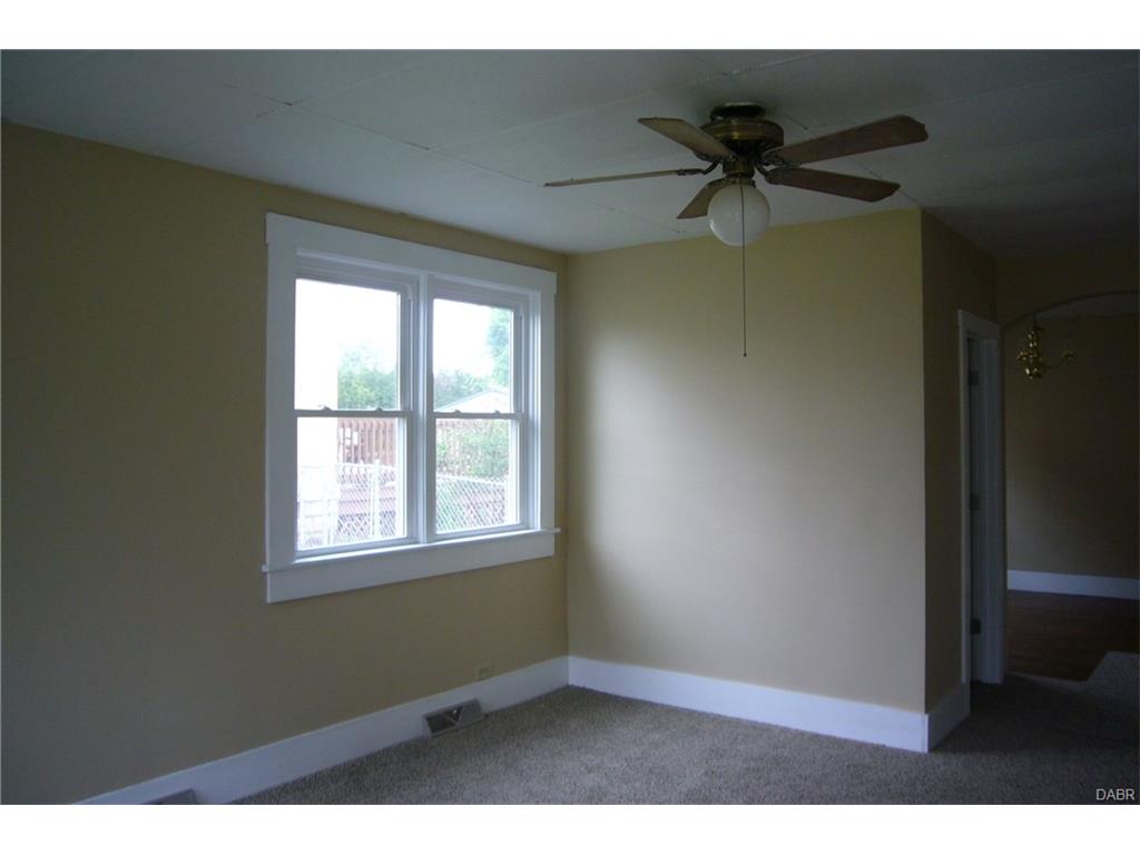 112 W Bennett Dr, Sidney, OH 45365 photo 2