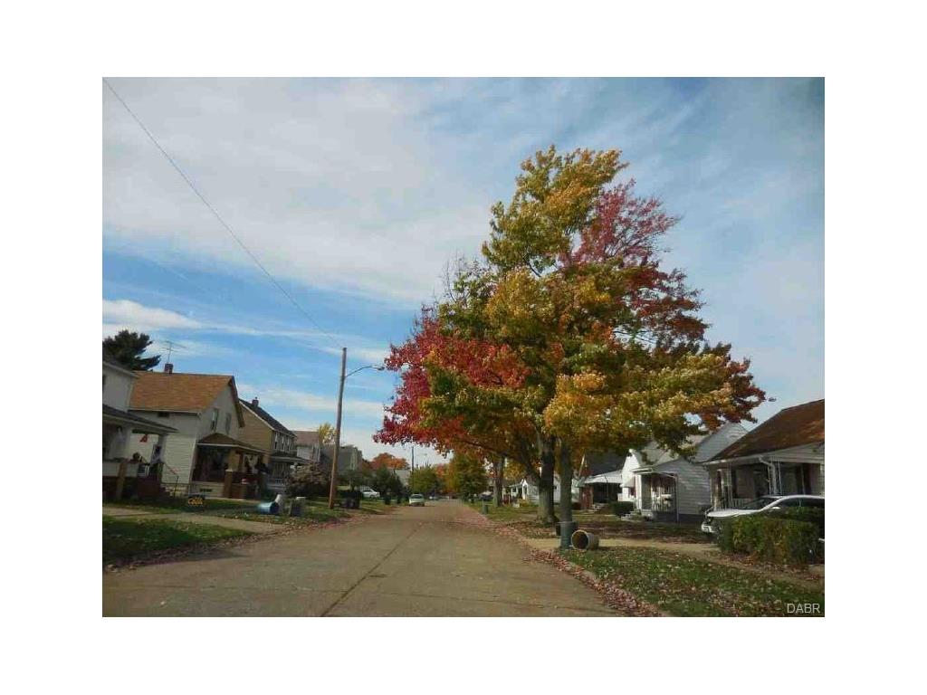 2425 E 32nd St, Out Of Area, OH 44055 photo 2