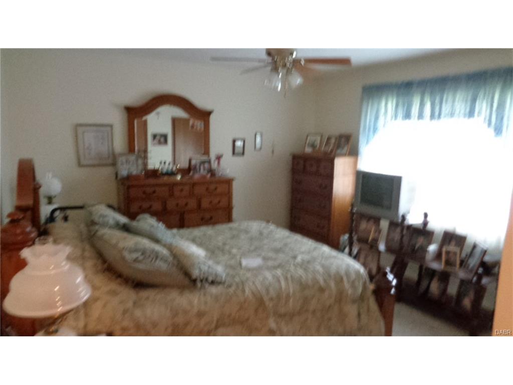 4827 Brannan Dr, Springfield, OH 45502 photo 2
