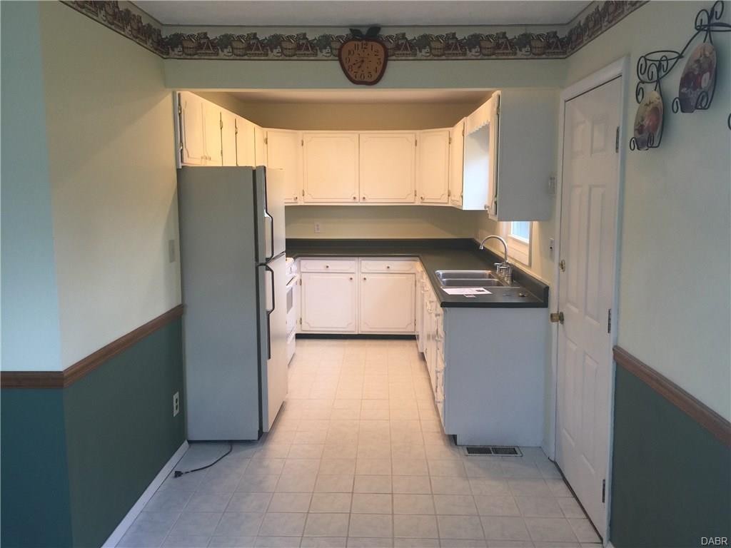 2837 Blackhawk Rd, Dayton, OH 45420 photo 5