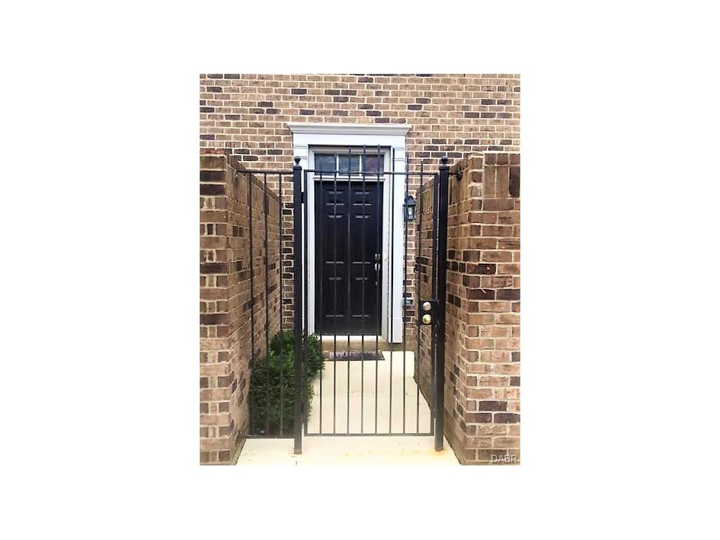 218 E 1st St, Dayton, OH 45402 photo 2