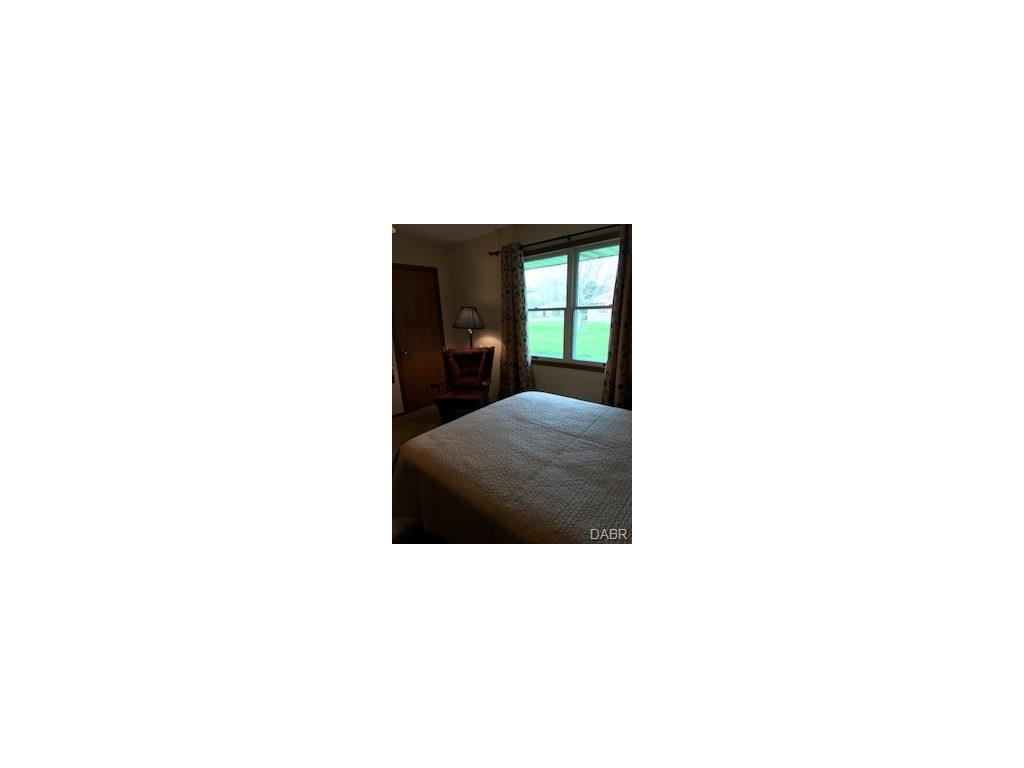 4825 E Brannan Dr, Springfield, OH 45502 photo 9