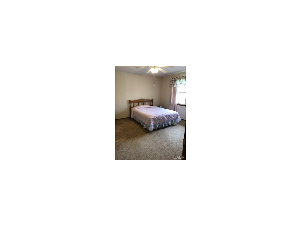 4825 E Brannan Dr, Springfield, OH 45502 photo 4