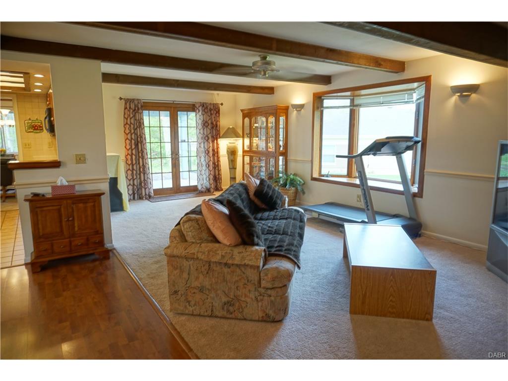 1399 Ambridge Rd, Dayton, OH 45459 photo 2