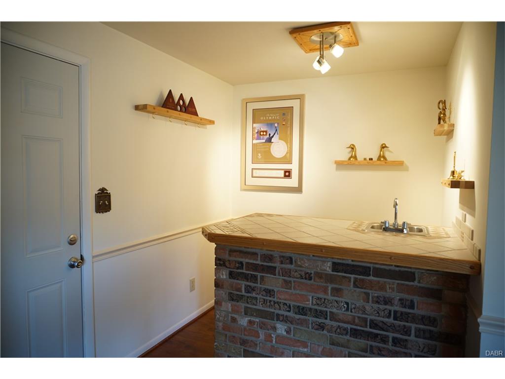 1399 Ambridge Rd, Dayton, OH 45459 photo 4
