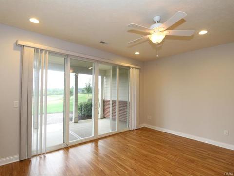 641 Mackenzie Ct, Dayton, OH 45458 photo 5