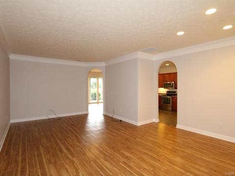 641 Mackenzie Ct, Dayton, OH 45458 photo 3