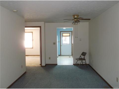 4242 Midfield St, Springfield, OH 45503 photo 2