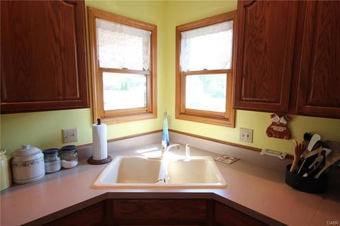 3854 Malaga Cir, Springfield, OH 45502 photo 6