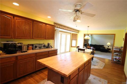 3854 Malaga Cir, Springfield, OH 45502 photo 7