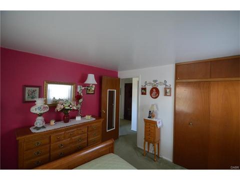 6743 Emerald Ave, Enon Vlg, OH 45323 photo 15