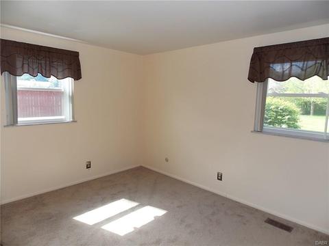 6554 Pine Ridge Ave, Enon Vlg, OH 45323 photo 9