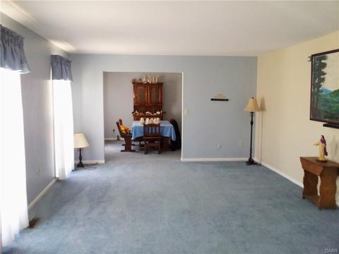 15 Davis Ave, Enon Vlg, OH 45323 photo 2