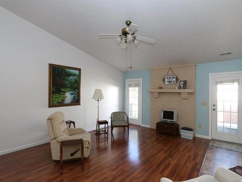 970 Willow Ct, Fairborn, OH 45324 photo 2