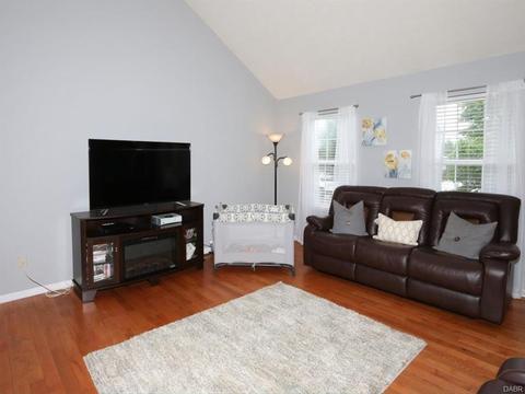 8906 Woolstone Ct, Maineville, OH 45039 photo 3