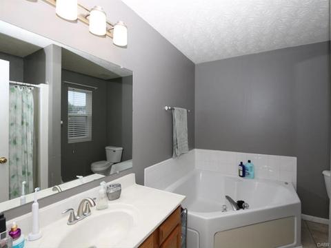 8906 Woolstone Ct, Maineville, OH 45039 photo 10