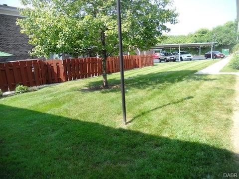 707 Clareridge Ln, Dayton, OH 45458 photo 2