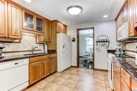 1051 Ambridge Rd, Dayton, OH 45459 photo 4