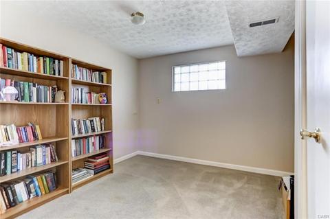 1051 Ambridge Rd, Dayton, OH 45459 photo 25