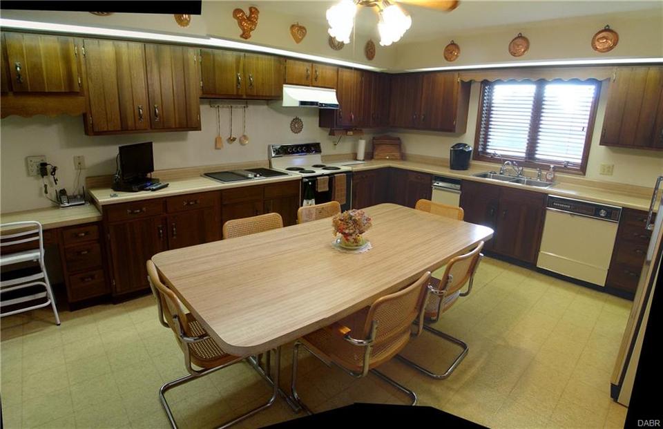  515 Locust Hill Dr, Englewood, OH 45322 photo 9
