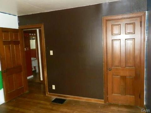 2132 E Bataan Dr, Dayton, OH 45420 photo 4